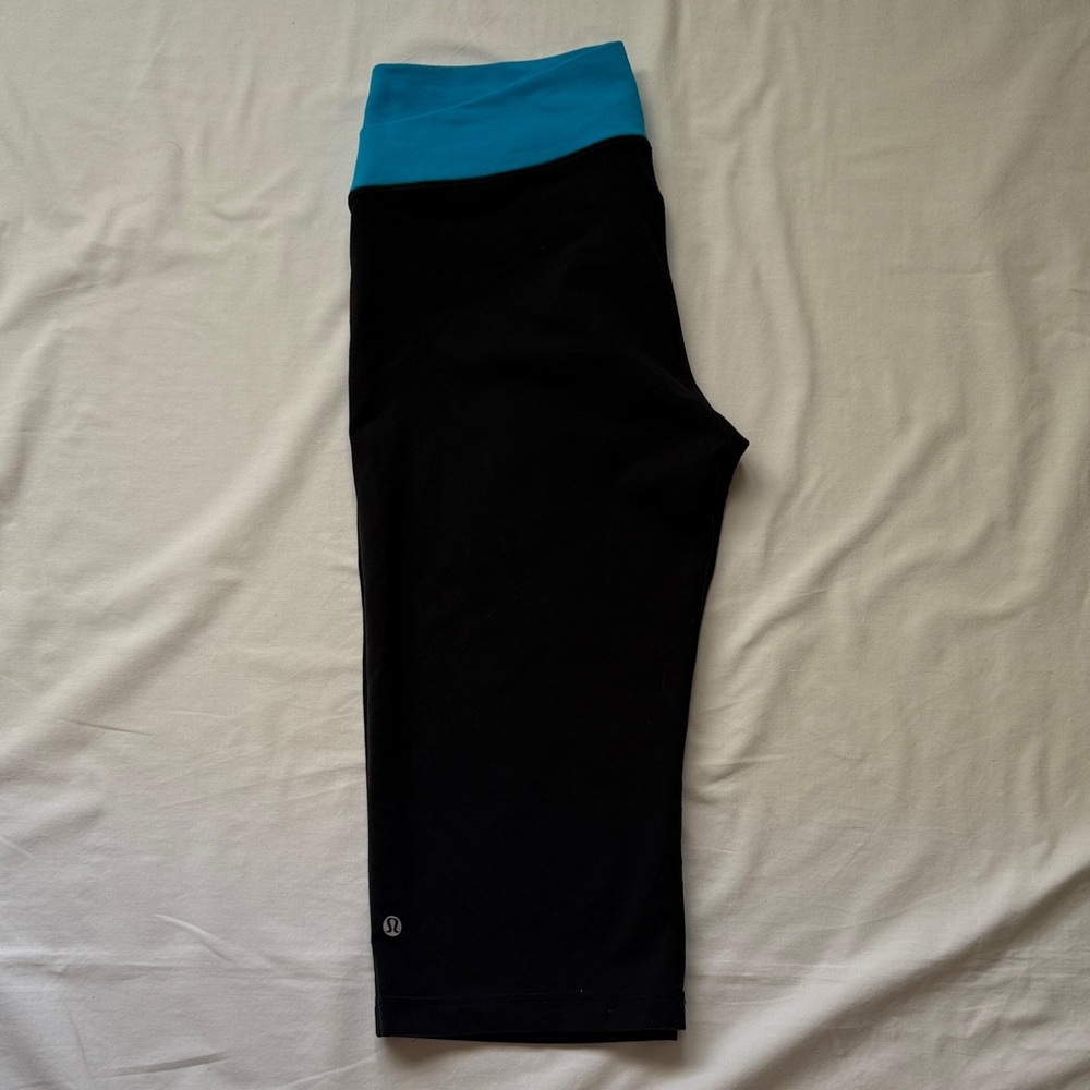 lululemon athletica Women's Capri Leggings in Black and Blue